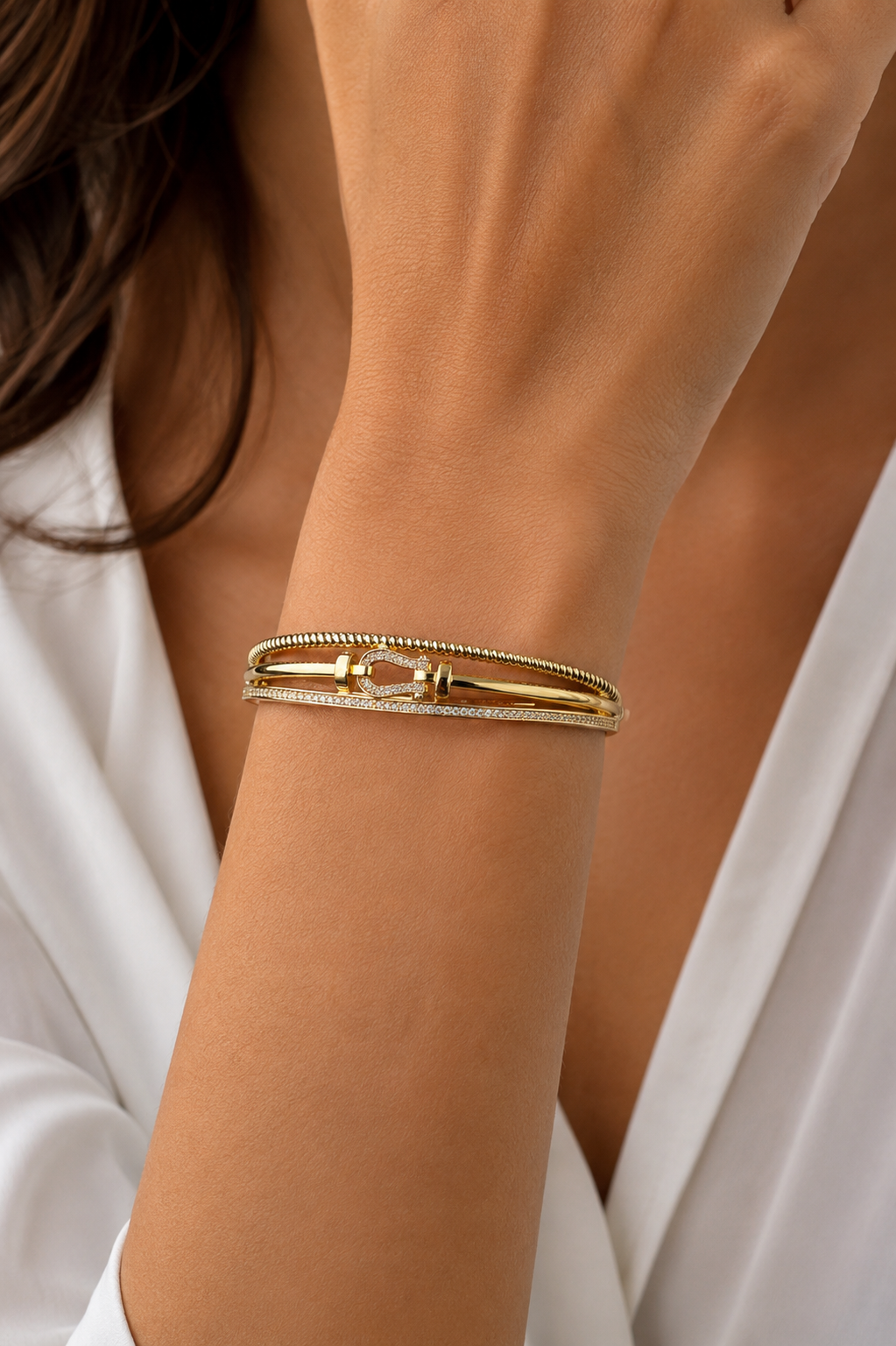 Horseshoe Clasp Gold Bangle Bracelet | 18K Gold-Plated Stainless Steel