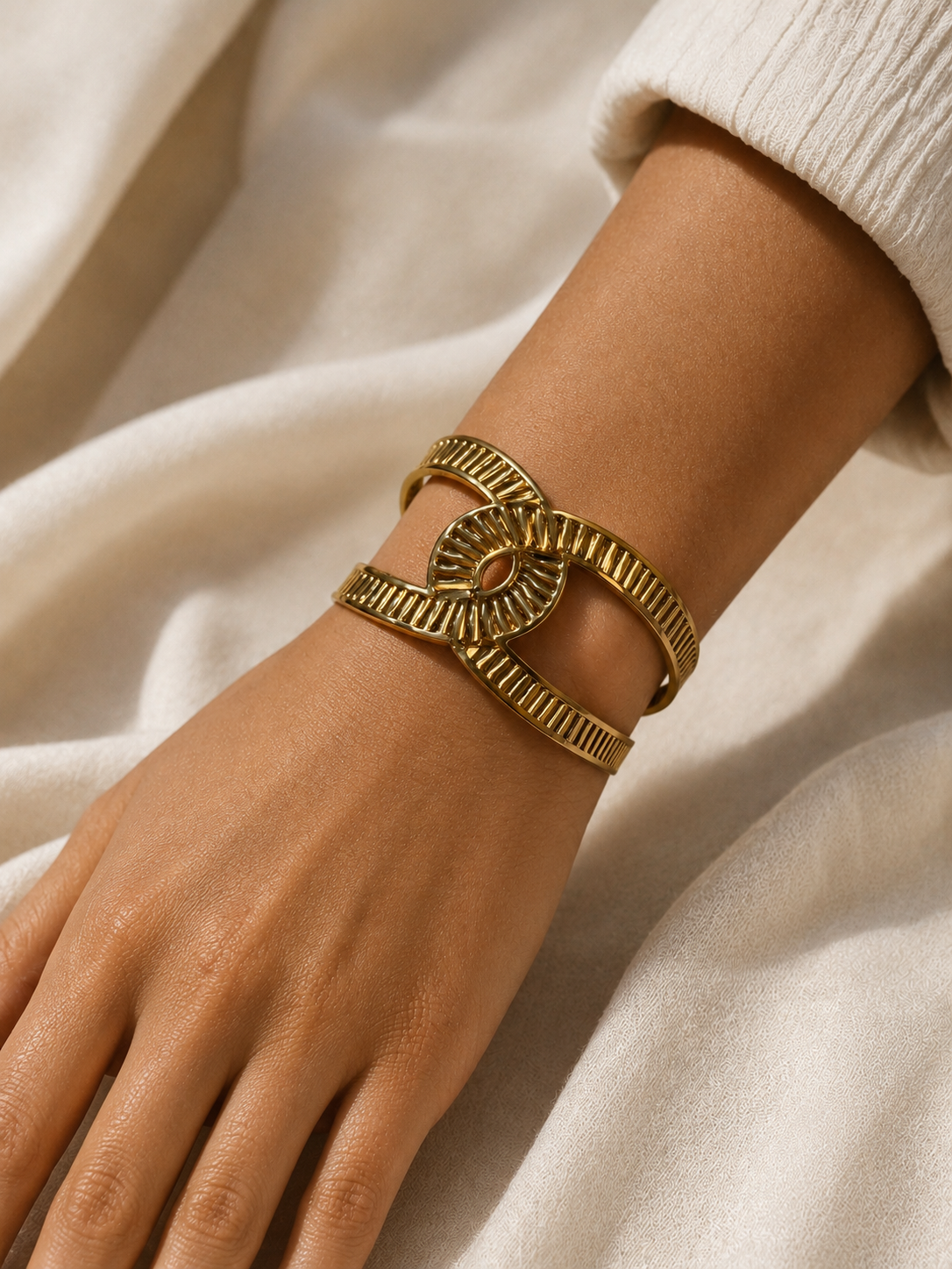 Vanguard Ribbed Interlace Cuff