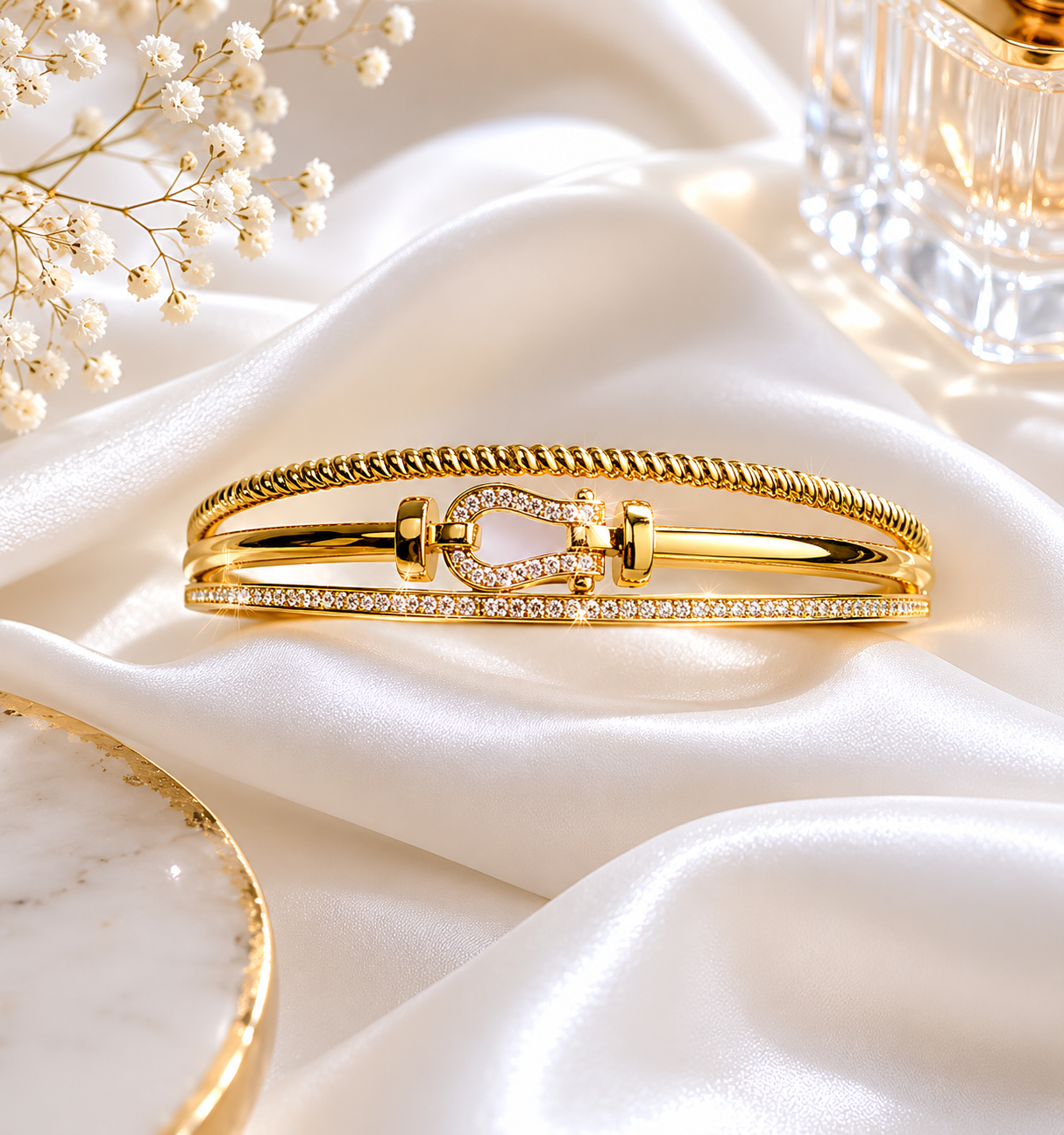 Horseshoe Clasp Gold Bangle Bracelet | 18K Gold-Plated Stainless Steel