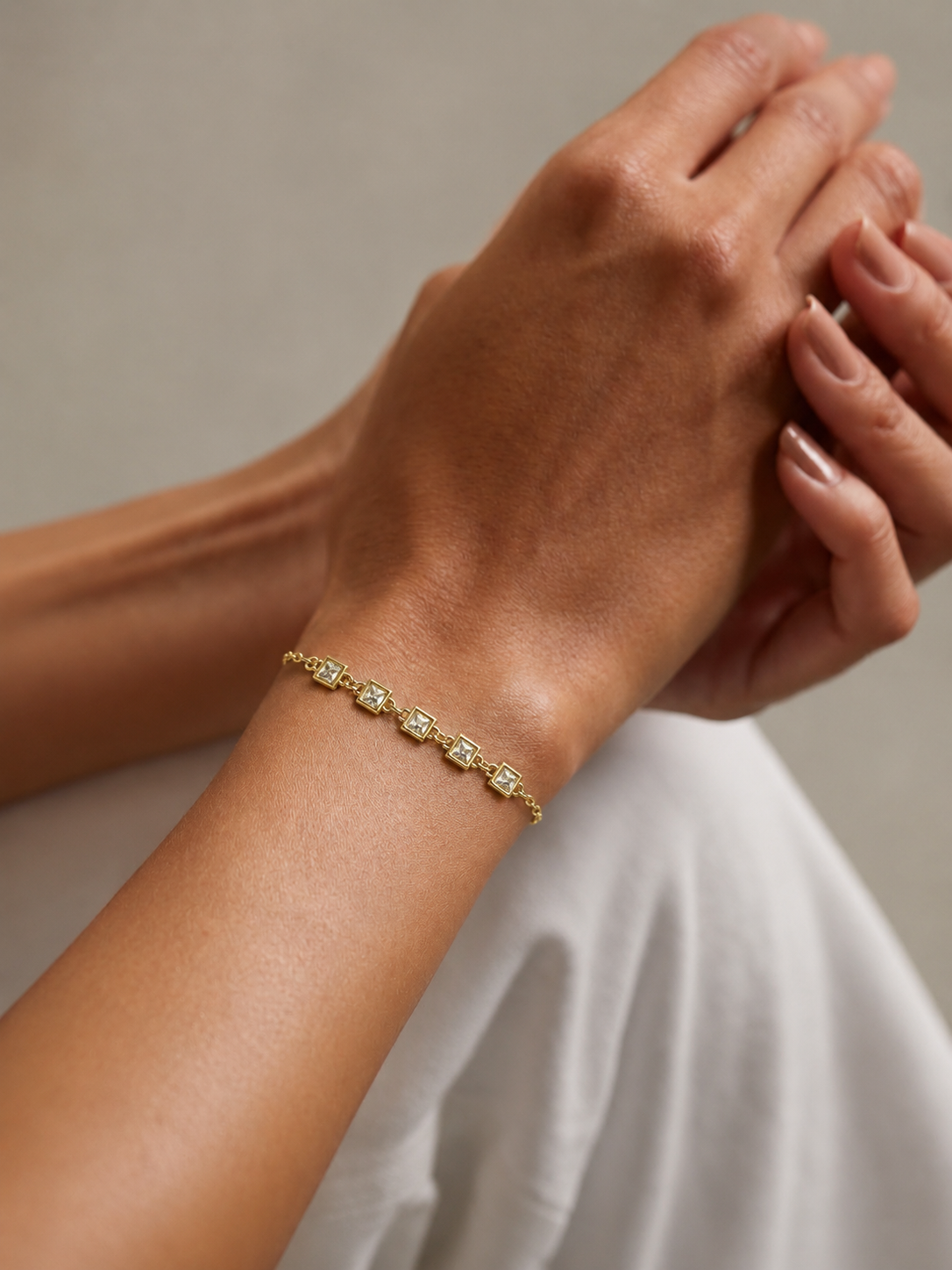 Minimalist Solitaire Station Bracelet | 18K Gold-Plated Dainty Chain