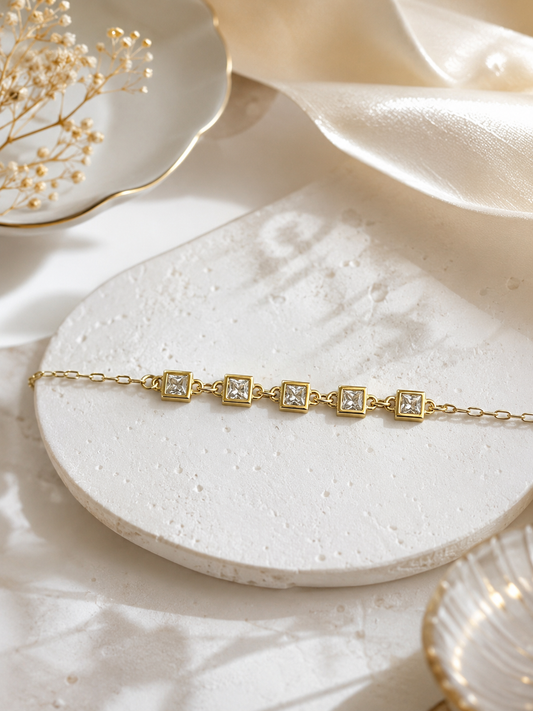 Minimalist Solitaire Station Bracelet | 18K Gold-Plated Dainty Chain