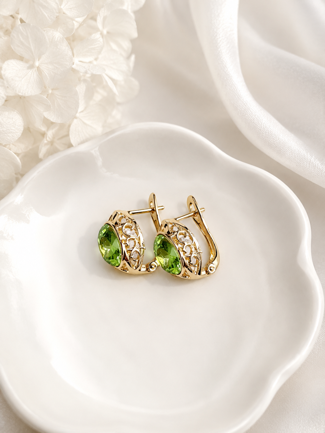 Vintage Bloom Peridot Huggies