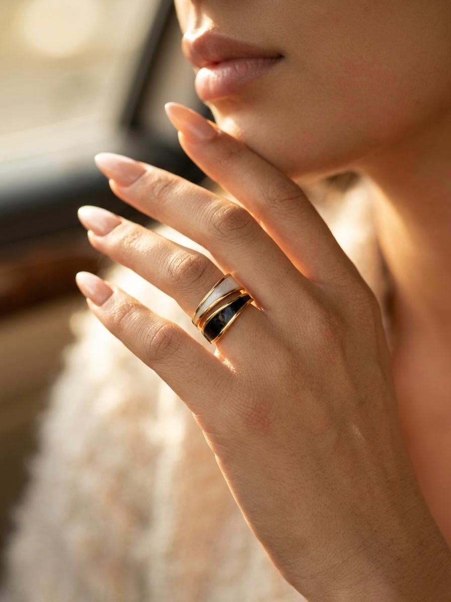 The Noir & Blanc Ring