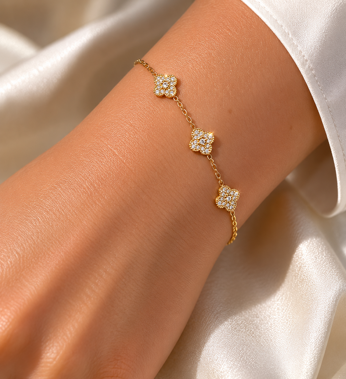 Aura Clover Pavé Chain Bracelet